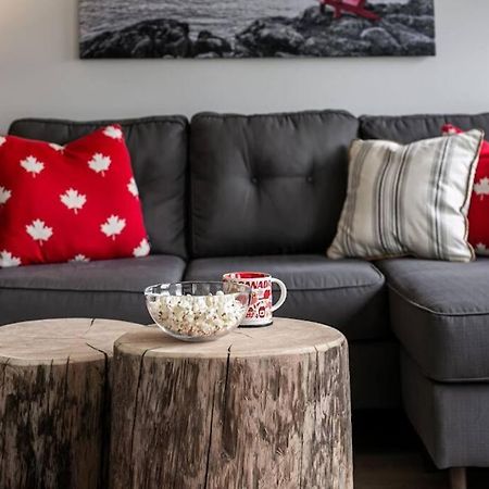 Lovely 2 Bedroom Suite Steps From The Beach Виктория Экстерьер фото