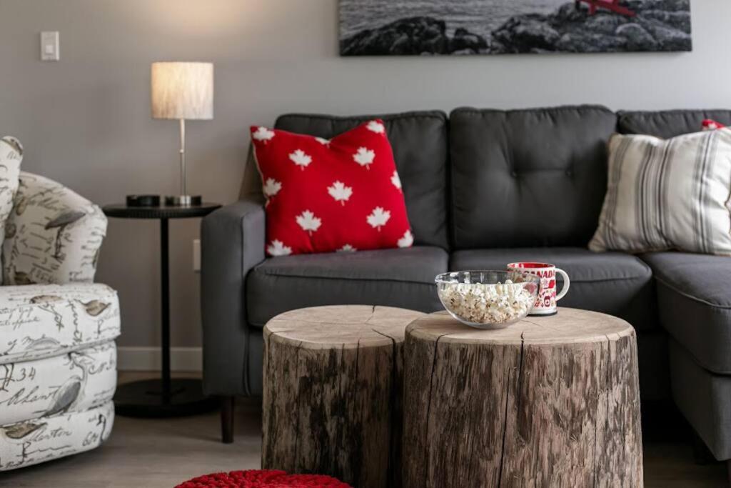 Lovely 2 Bedroom Suite Steps From The Beach Виктория Экстерьер фото